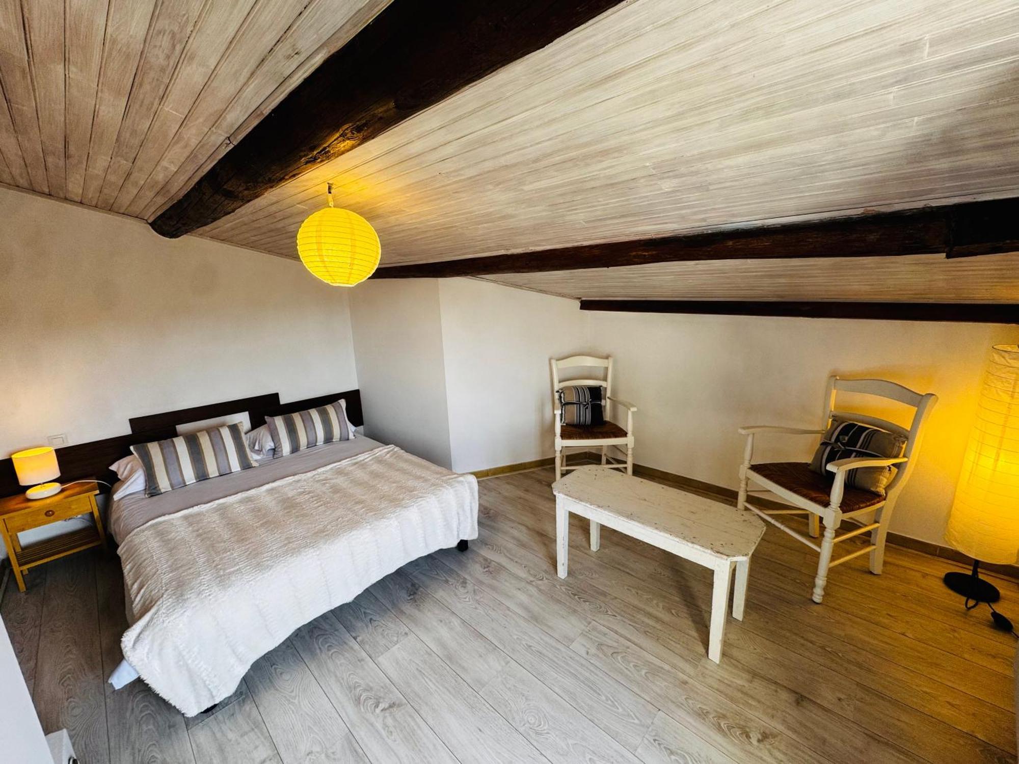 Gite La Bastide De La Loge Au Pied Du Mont Ventoux Sault-de-Vaucluse Room photo
